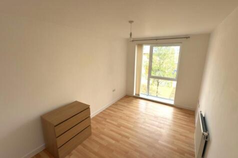 Bedroom 1.jpg