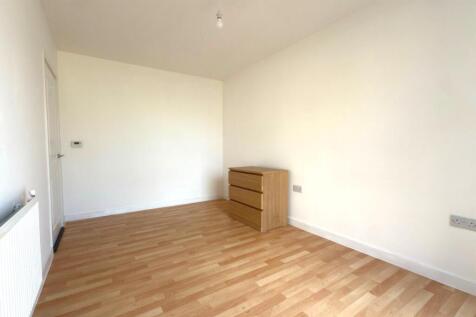 Bedroom 1 alt.jpg
