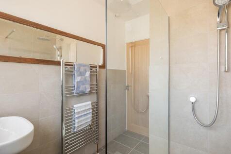 bathroom 1 62e9476e-7381-4055-9b91-83a4a1425e7d.jp
