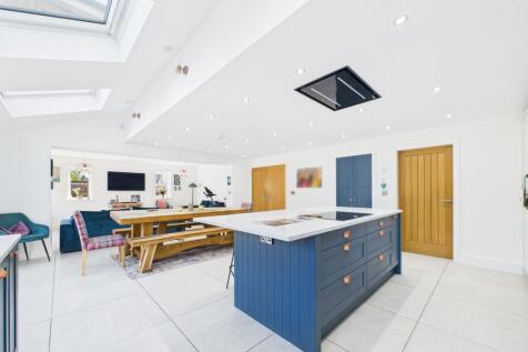 Kitchen / dining
