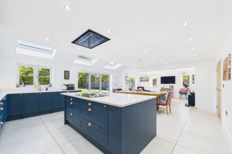 Kitchen / dining