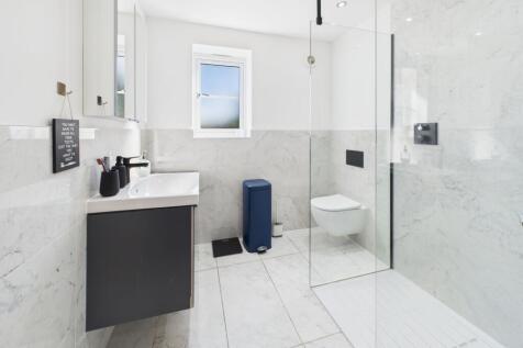 En-suite to master