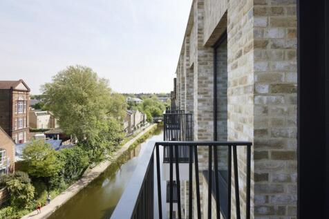 Canal balconies