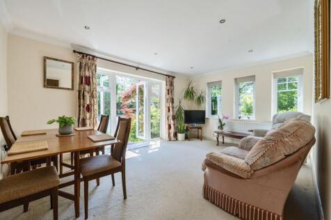 Large Dual Aspect Reception Room