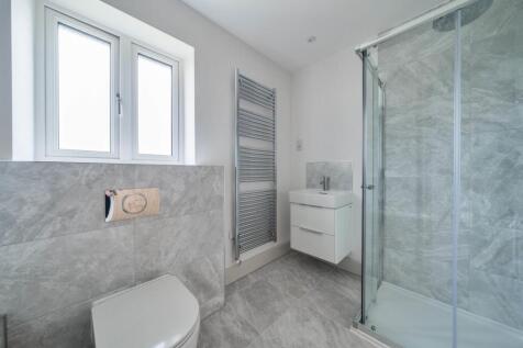 Family Bathroom View 2