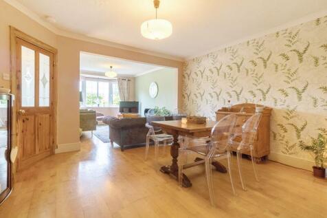 Living/Dining Area