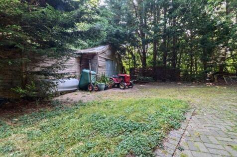 Double Garage/Outbuilding