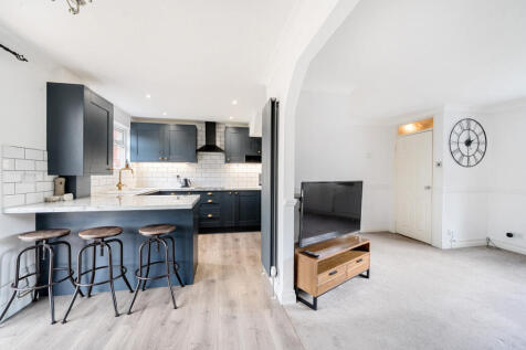 1370561-5-68f7894...