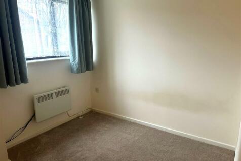 27 Byfield Bedroom.jpg