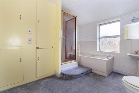 Bathromo-1.jpg