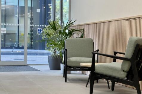Dukes Place - Entrance seating