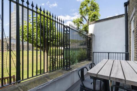 4 City Road Ground floor terrace.jpg