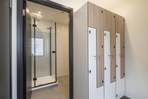 5th floor demised shower and lockers