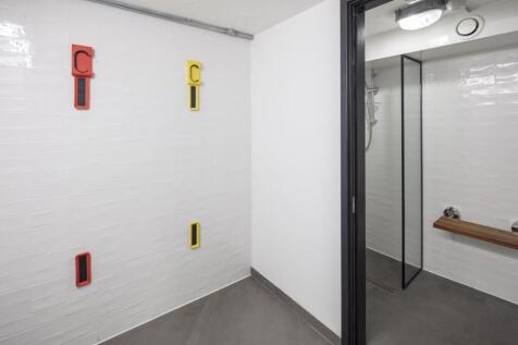 Sekforde House - Shower and bike racks