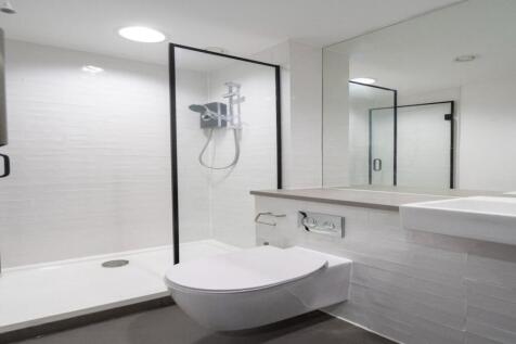 44-46 Sekforde St - shower room and toilet