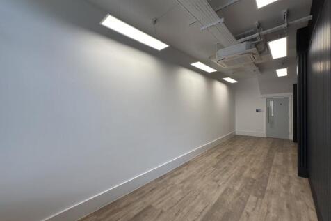 118 Tooley Street  Long Narrow Room With Wooden 