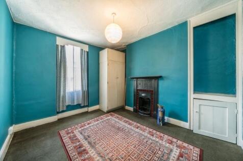 255 Grays Inn Road  Cozy Room With Vintage Firep