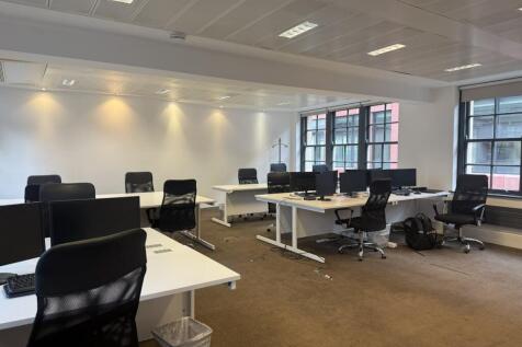 Moorgate House  Open Plan Desks Side View.png