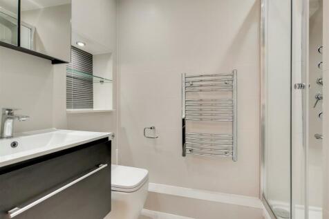 7_Main Ensuite-0.jpg