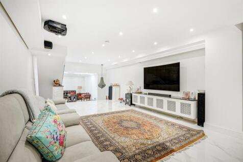 Savills_Prime Lets 18 Wellington Road (5).jpg