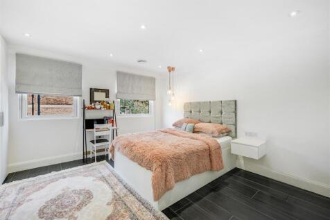 Savills_Prime Lets 18 Wellington Road (16).jpg