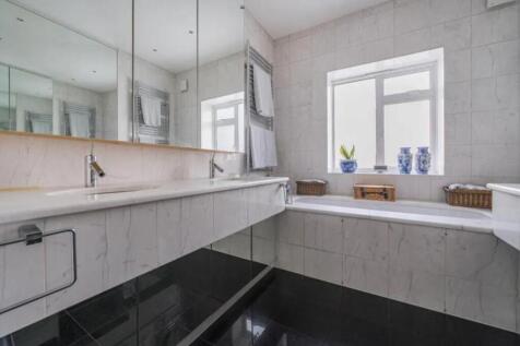 Master bathroom.JPG
