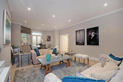 GF 95 FJ living room 2.jpg
