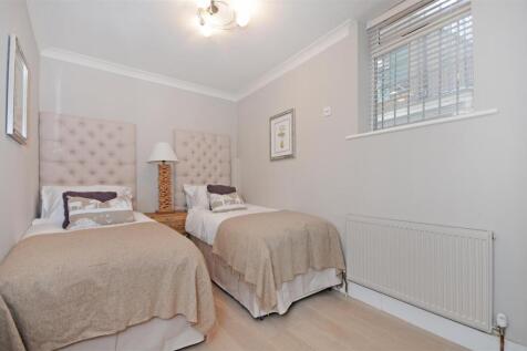 GF 95 FJ bedroom 2.jpg