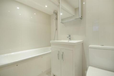 GF 95 FJ bathroom 2.jpg