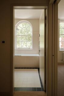 Newcourt Street bathroom.jpg
