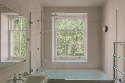 Newcourt Street Image 45 Flat C Bathroom.JPG