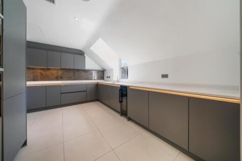 Flat 18, 17-19 Elsworthy Road NW3 3DS-No Watermark