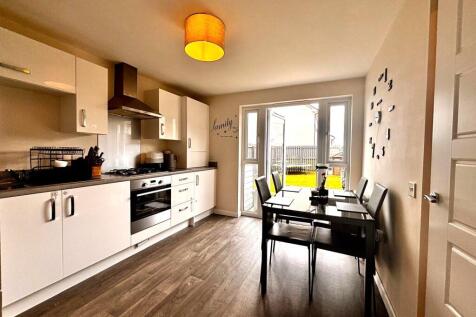 4. Kitchen 1.jpeg