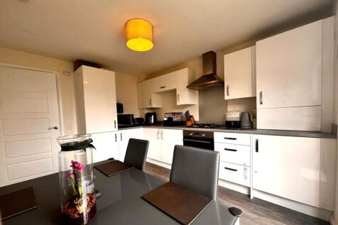 5. Kitchen 2.jpeg