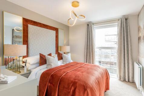 Double bedroom in three bedroom apartment