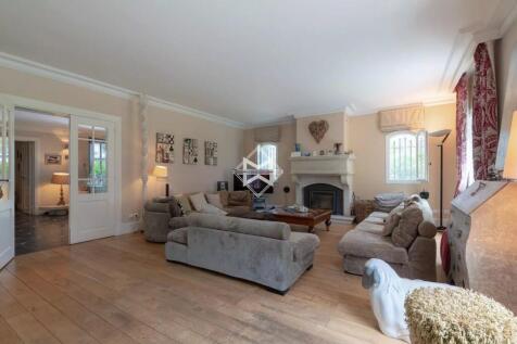 Living-room Wooden floor Fireplace Tile