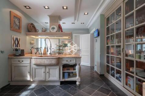 Kitchen Tile Sliding windows Kitchen bar