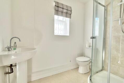 ANNEXE SHOWER ROOM