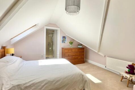 MAIN HOUSE BEDROOM
