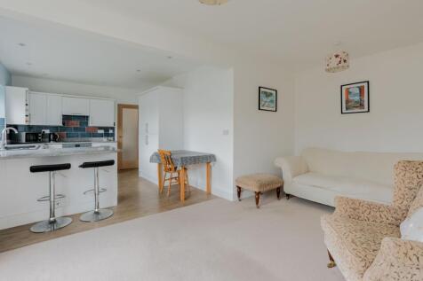 Open Plan Kitchen / Dining area