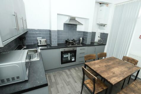 81 Westbourne #11.jpg