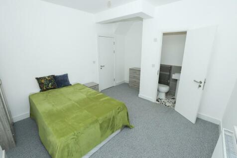 81 Westbourne #19.jpg