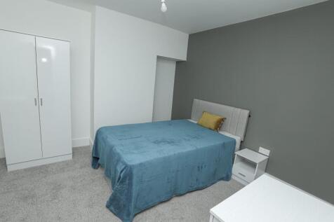 181 bed 5.jpg