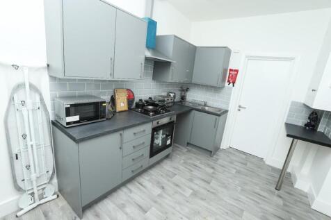 56 Wellesley Kitchen #1.jpg