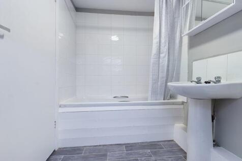 93 Princes bathroom 2.jpeg