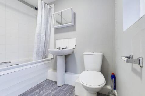 93 Princes bathroom.jpeg