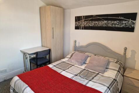 65 Ayresome bed 3.jpg