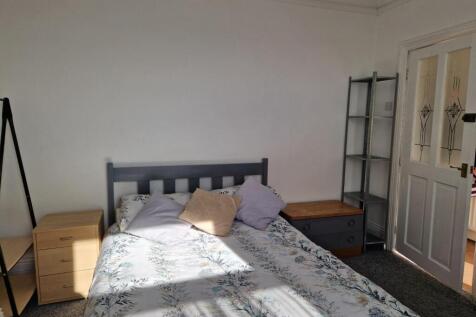 65 Ayresome bed 4.jpg