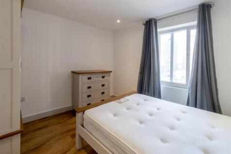 Bedroom 1.jpg