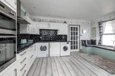 Kitchen/Dining Room 2